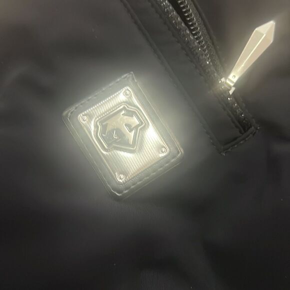 DESCENTE STELLA PERFORMANCE BLACK HOODED LUXURY VEST SIZE 12 - Picture 12 of 14